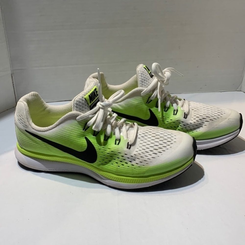 Nike Air Zoom Pegasus 34 Gs “Ghost Green” Sneakers. Size 7Y